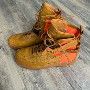 Nike SF Air Force 1 QS High Top Sneaker